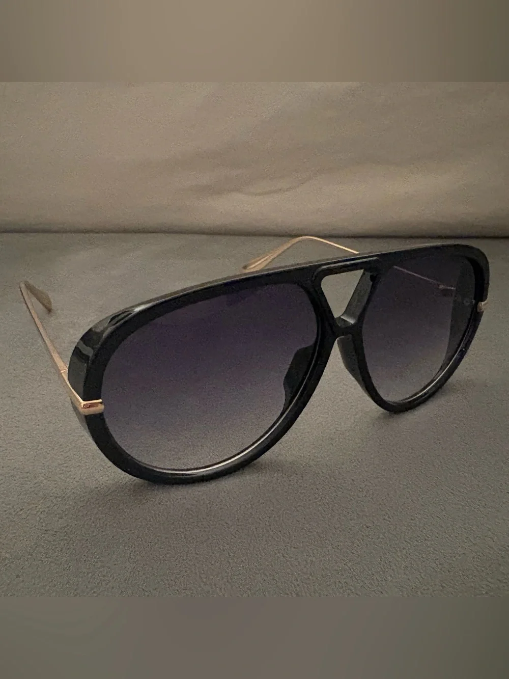 TJUTR Women’s Oversized Black and Gold Aviator Sunglasses - One Size